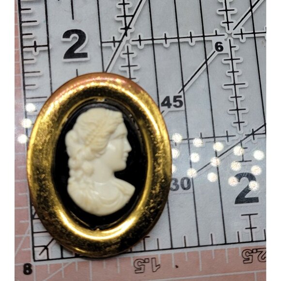 VTG Molded Celluloid Cameo Brooch Gold Tone Frame Black White Victorian Lady - Picture 4 of 8
